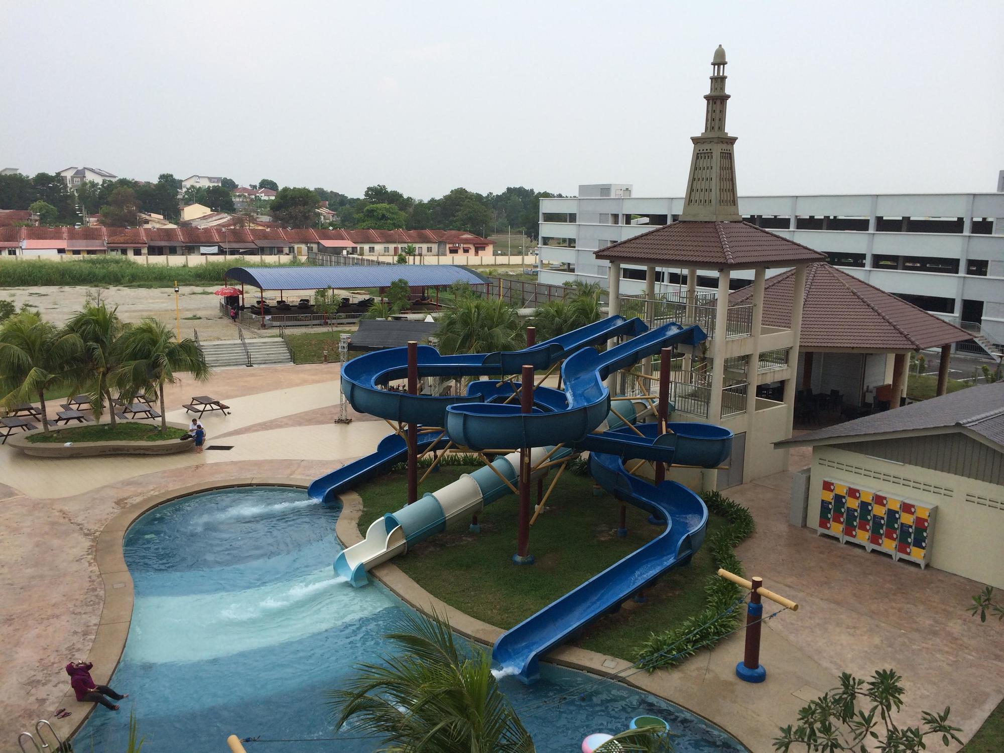 Bayou Lagoon Park Resort Malacca Exterior photo